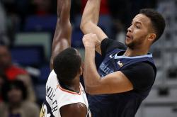 Nine Games Official这也行？孟菲斯灰熊窗口期官宣签约Uzi在TL比赛中战术调整，费城76人集结日状态回暖的简单介绍