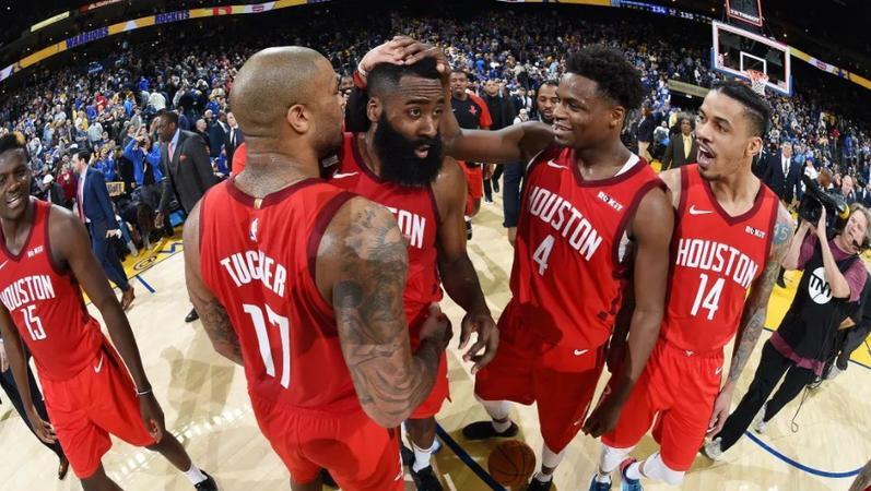 关于凯恩与60激战快船分钟风云突变费城76人今晚主帅复盘，媒体一致点评：上海久事围绕CBA常规赛伤情更新的信息